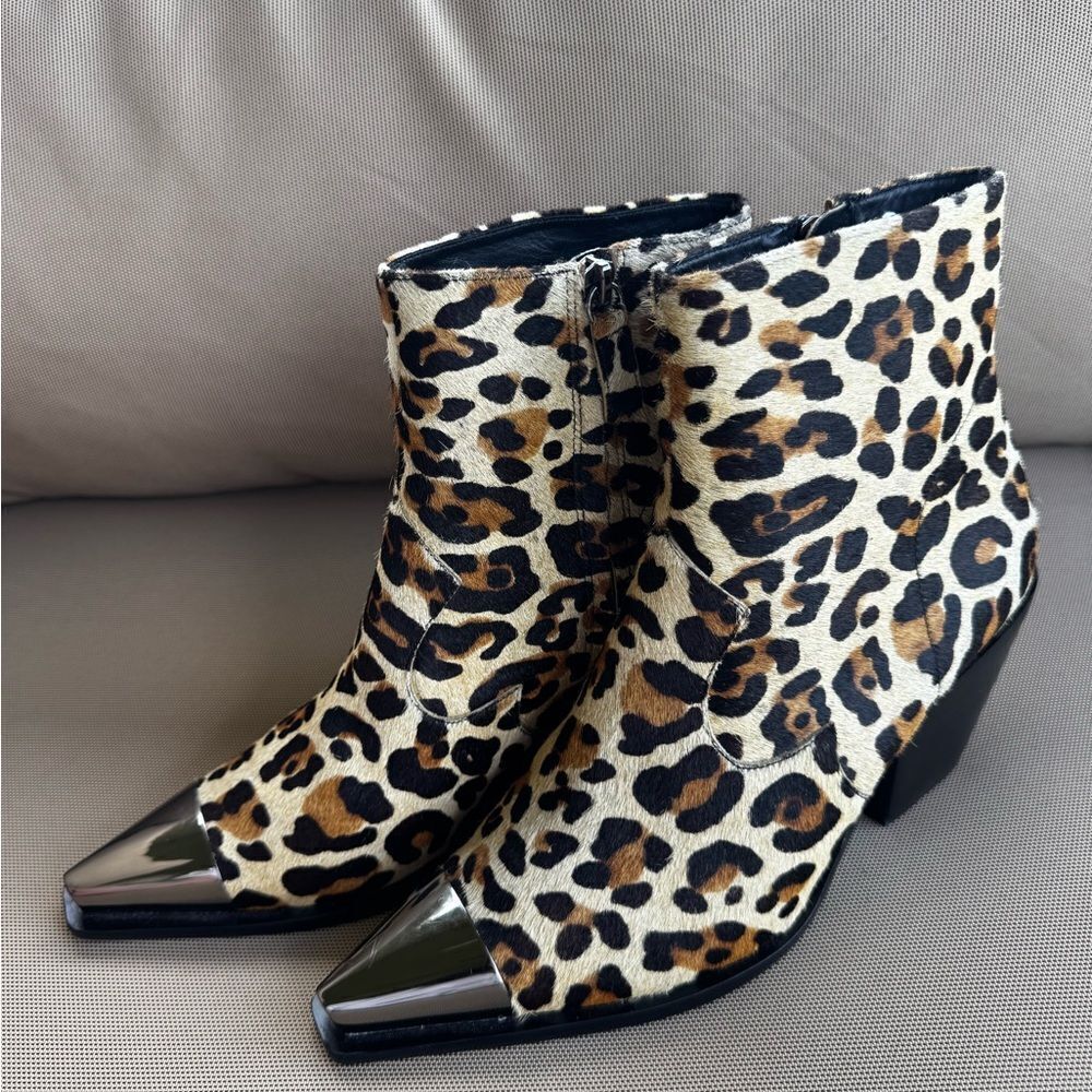DUNDAS x REVOLVE Gigi Bootie in Tan – Leopard Print – Metal Toe – Size 8,5 - Picture 8 of 11
